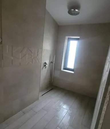 Elegant Loft Penthouse 플로브디프